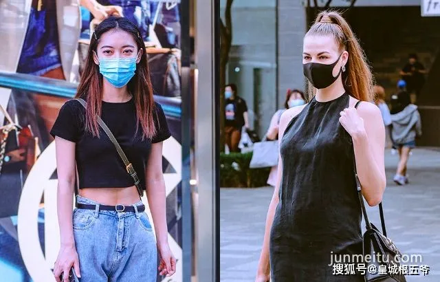 街拍街拍女人就是要活得潇灑有魅力，時尚早已成為了一種生活方式