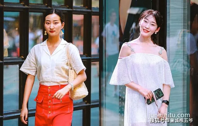 街拍作為一名時尚合格的時尚愛好者，你一定要對時尚有着足夠的熱情