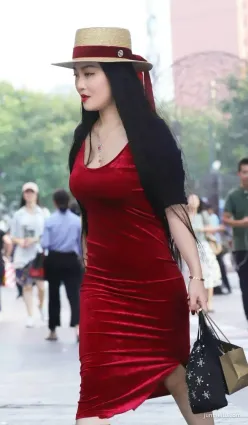 街拍火紅的玫瑰夏天的一把火！