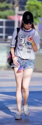 時尚牛仔熱褲清新漂亮氣質小姐姐