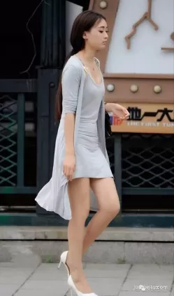 街拍妹子長得好精緻