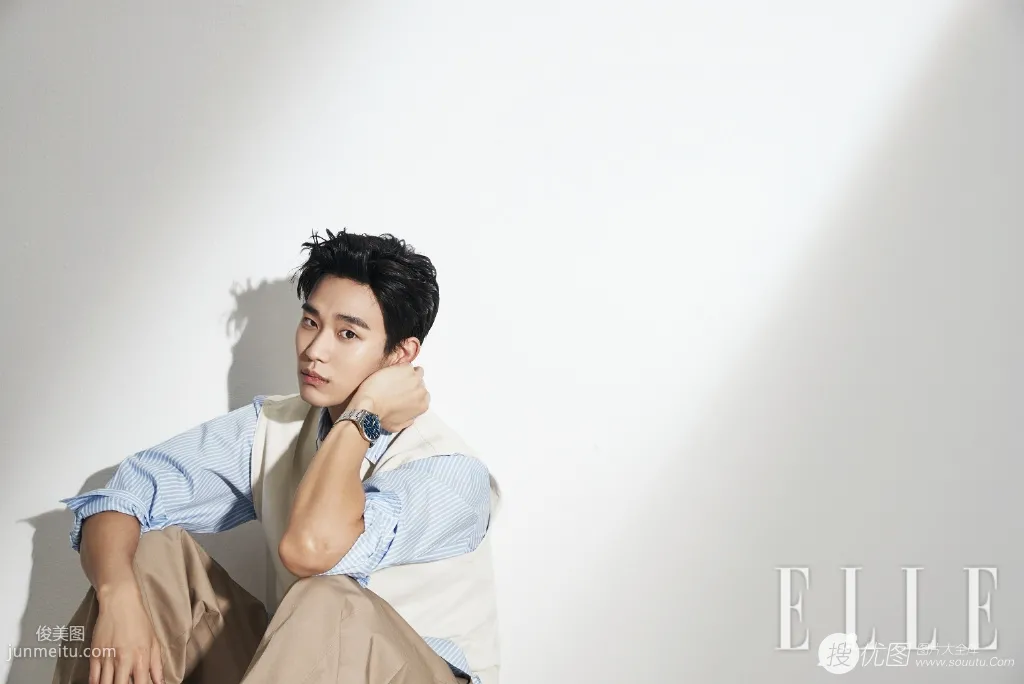 金秀賢手帶名表帥氣登2020年《ELLE》四月刊雜志封面寫真圖片 3