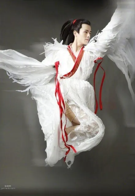 劉昊然早前《妖貓傳》仙氣十足定妝照片，這是要起飛的節奏啊！ 7