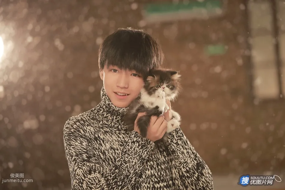 阳光小帅哥TFBOYS清新唯美在雪中写真套图1