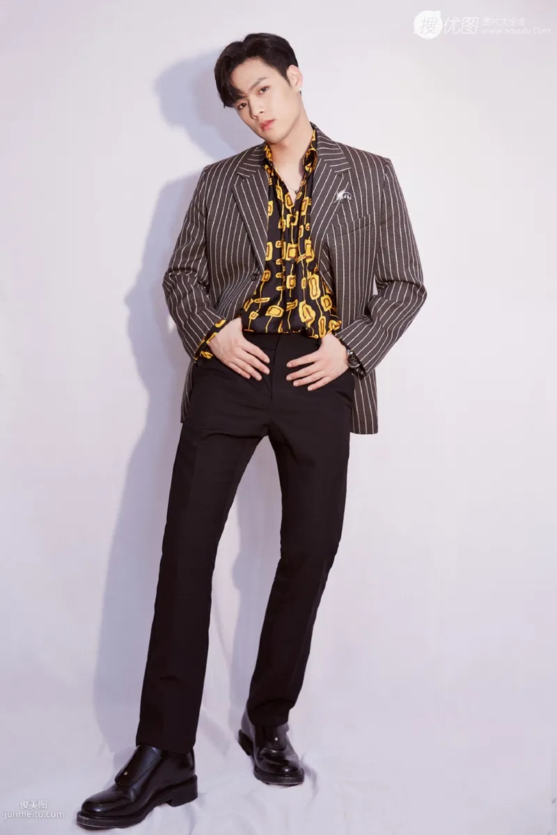 台湾演员，歌手董又霖（Jeffrey）帅气西装写真图片套图3
