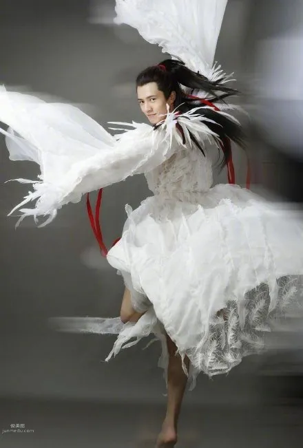劉昊然早前《妖貓傳》仙氣十足定妝照片，這是要起飛的節奏啊！ 4