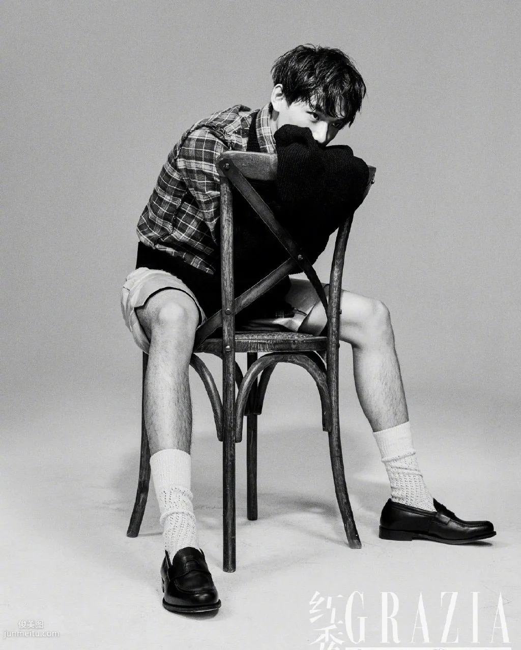 姚琛多套服饰演绎时尚，冷峻，霸气，性感黑白写真照片套图9