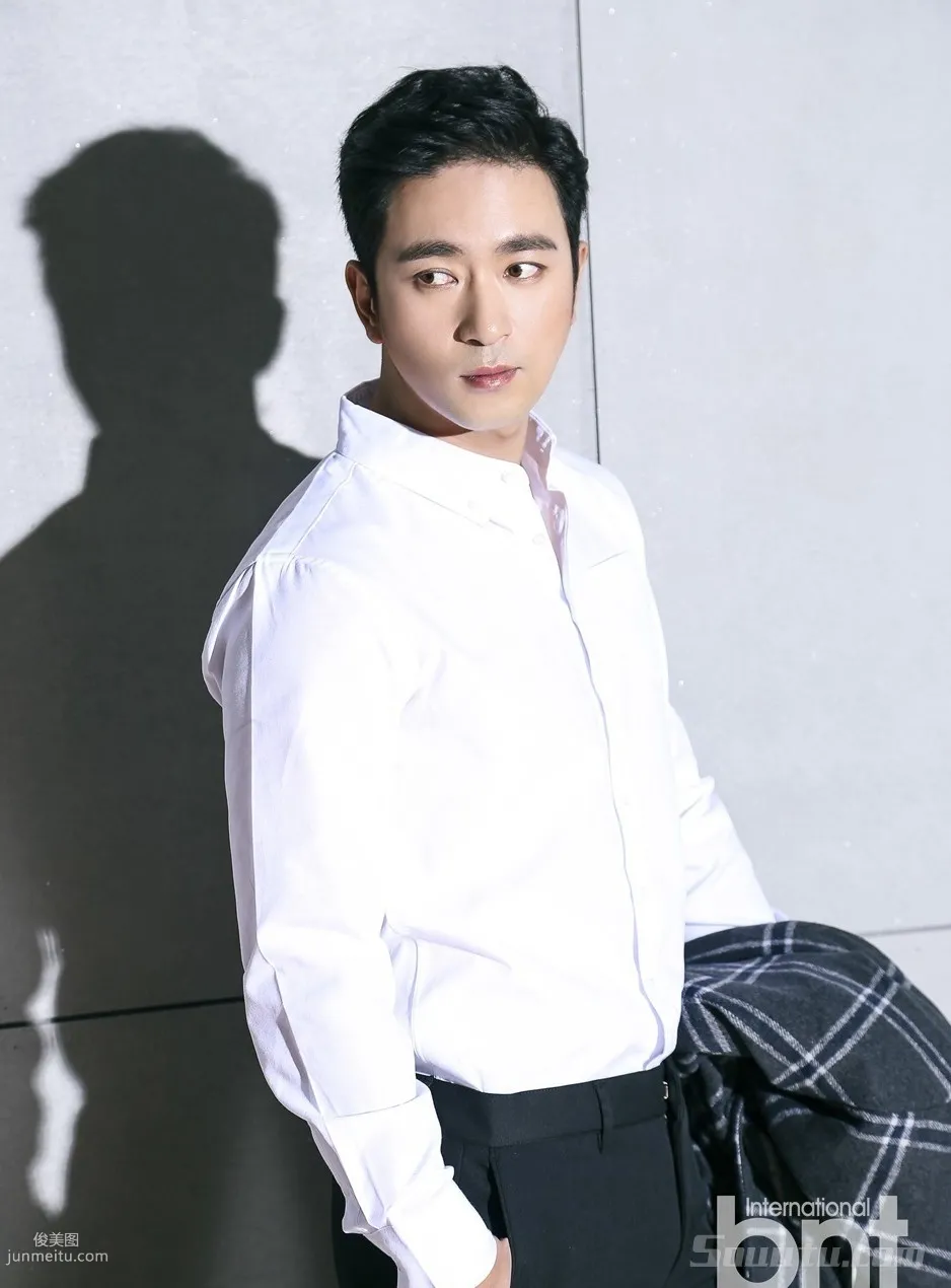 韩国帅哥李周锡时尚写真大片-bntnews出品套图1