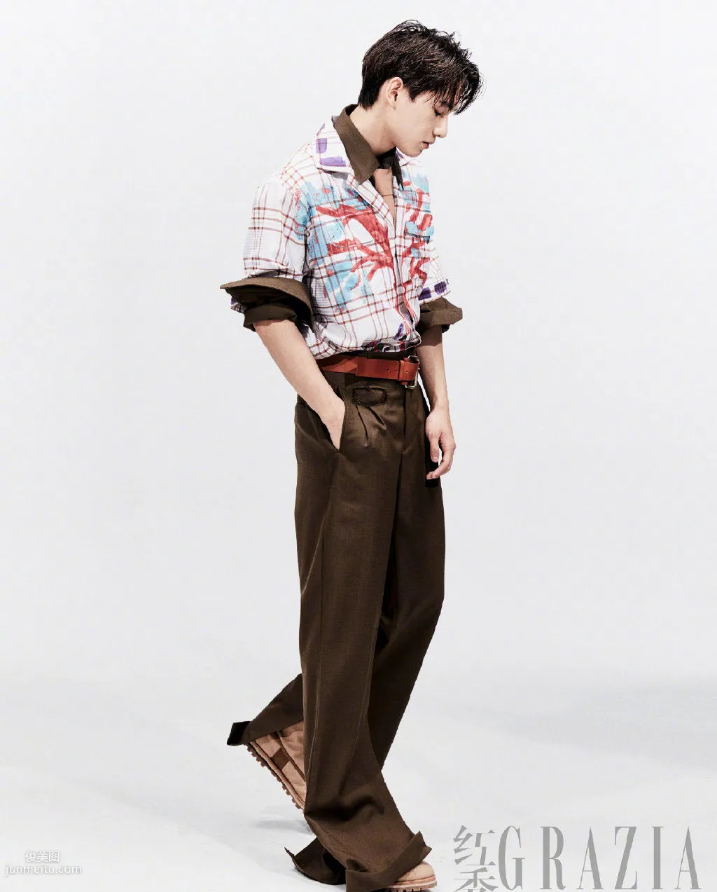姚琛多套服饰演绎时尚，冷峻，霸气，性感黑白写真照片套图4