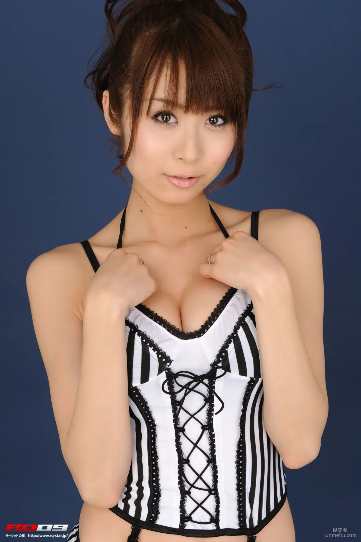 [RQ-STAR] NO.00134 我妻早央 Swim Suits – Black x White 寫真集 12
