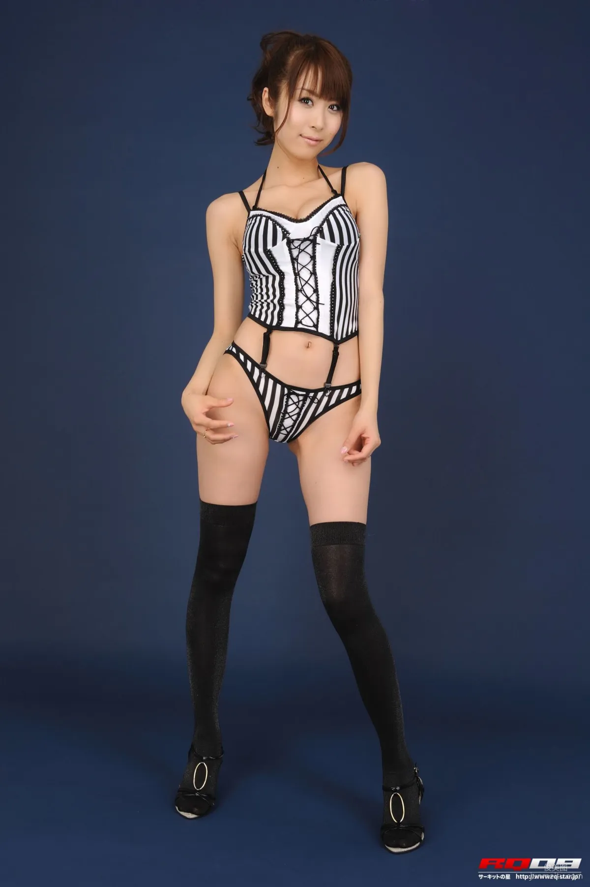 [RQ-STAR] NO.00134 我妻早央 Swim Suits – Black x White 寫真集 35