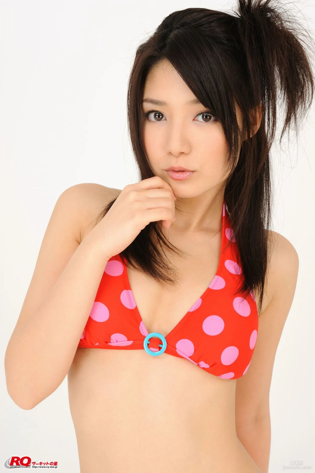 [RQ-STAR] NO.00105 古崎瞳 Swim Suits – Red 泳裝寫真集 101