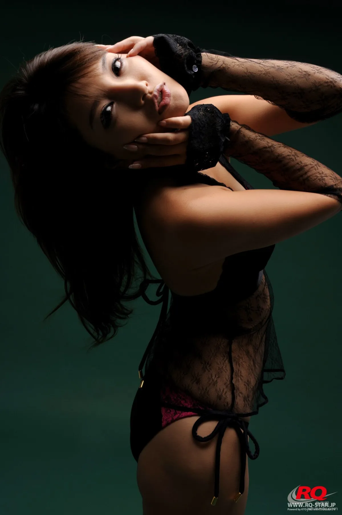 [RQ-STAR] NO.00079 山内智恵 Swim Suits – Black 寫真集 102