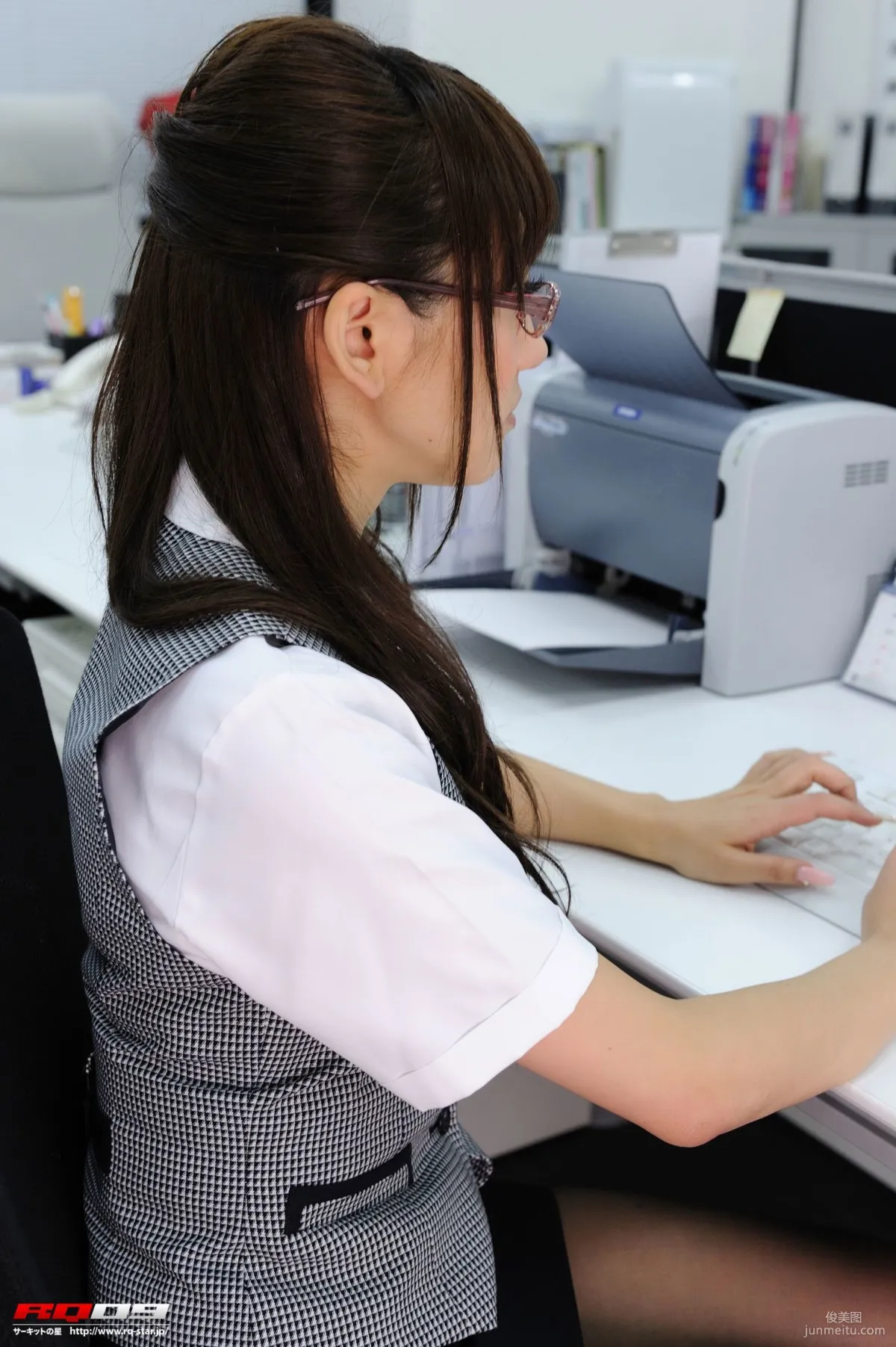 [RQ-STAR] NO.00248 Saki Kouzai 香西咲 Office Lady 寫真集 4