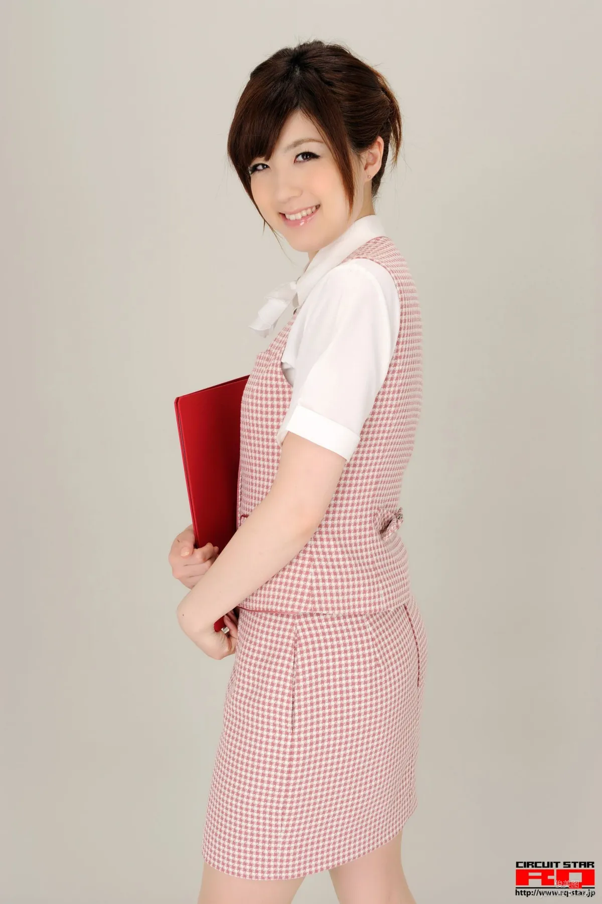 [RQ-STAR] NO.00365 荒木よし穂 Office Lady 辦公室女郎 寫真集 26