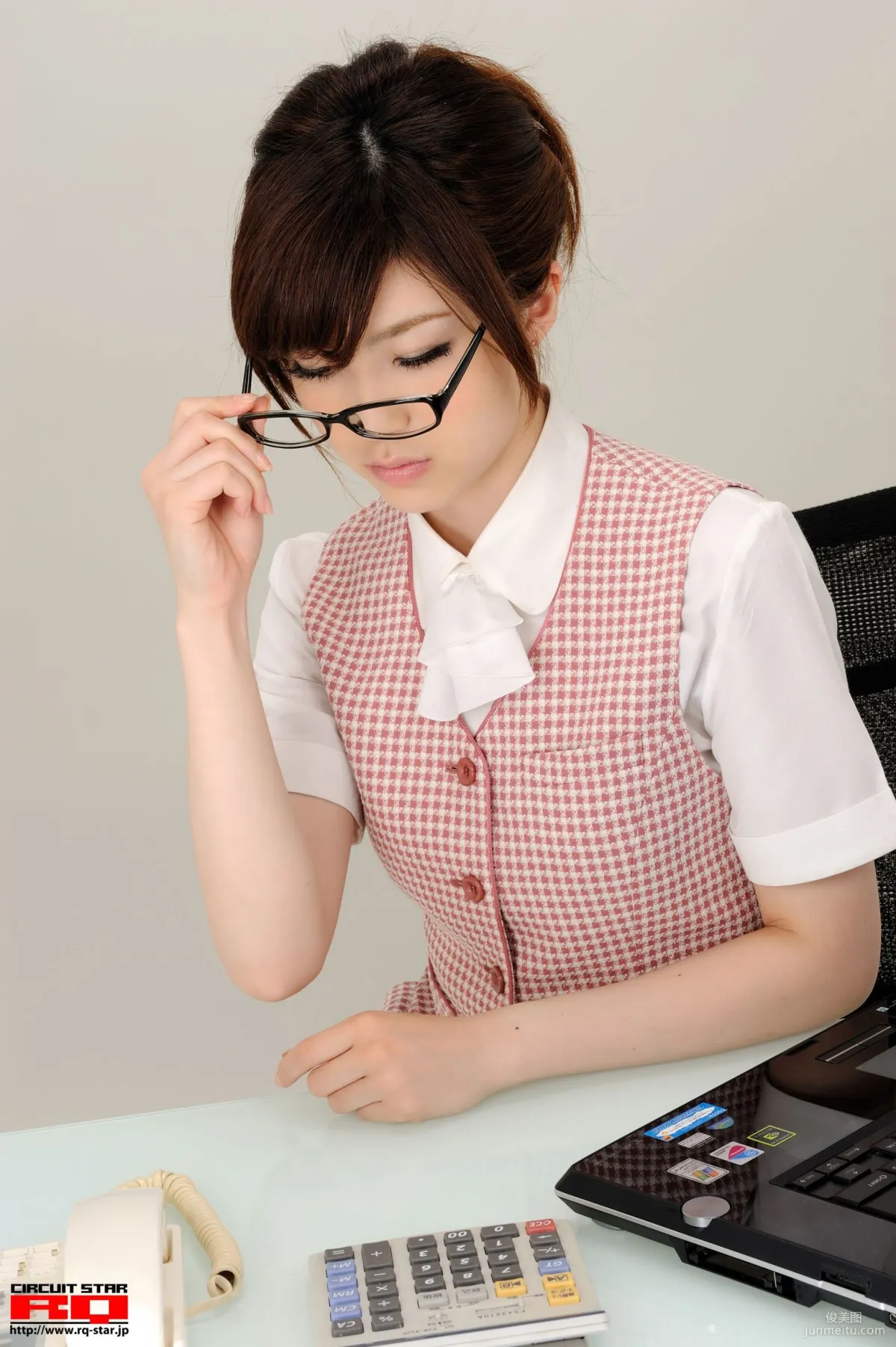 [RQ-STAR] NO.00365 荒木よし穂 Office Lady 辦公室女郎 寫真集 37
