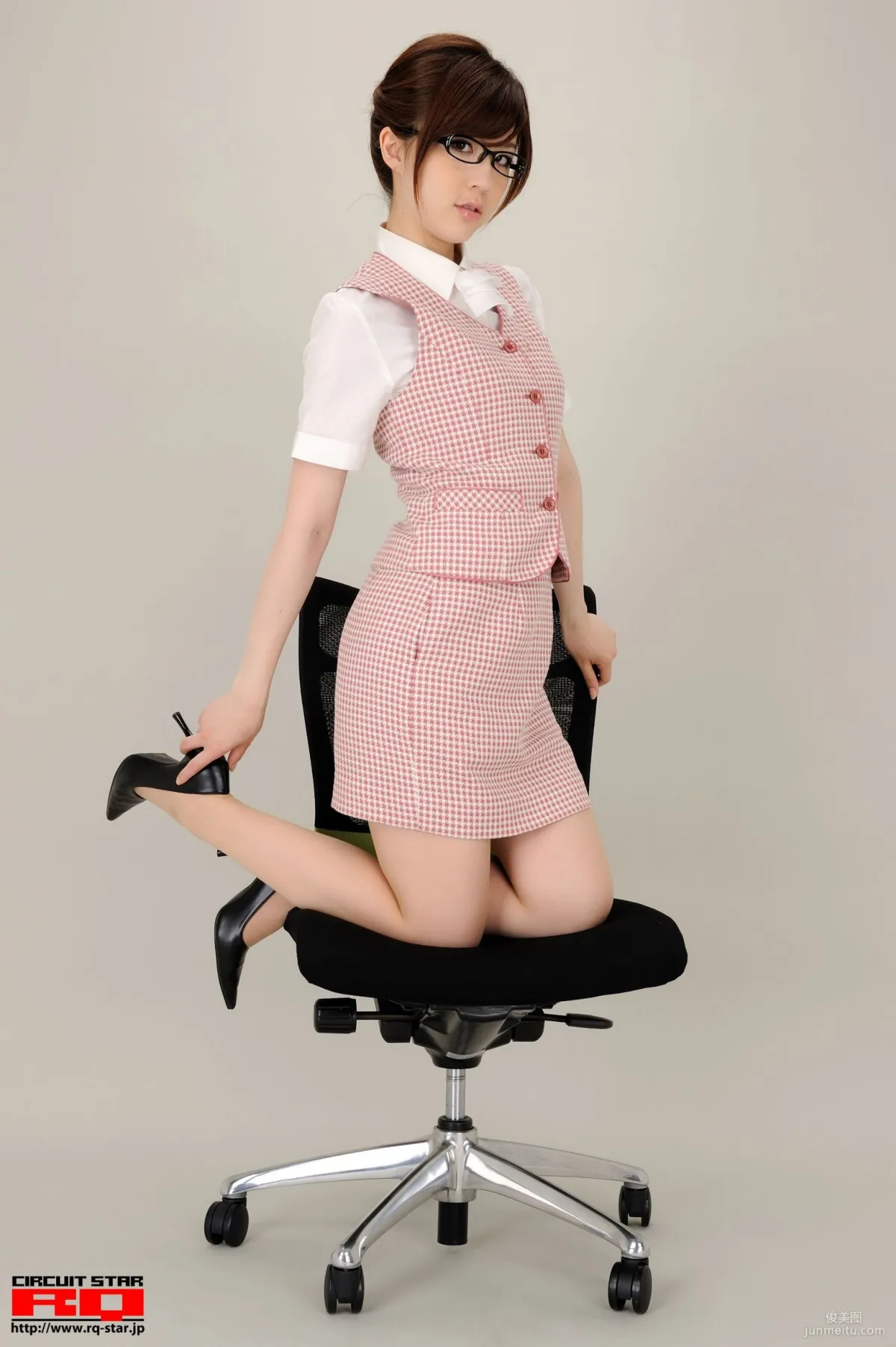 [RQ-STAR] NO.00365 荒木よし穂 Office Lady 辦公室女郎 寫真集 78