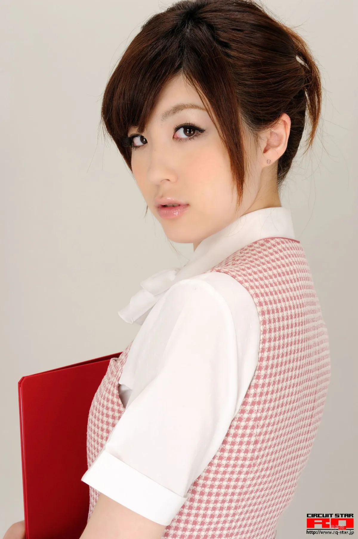 [RQ-STAR] NO.00365 荒木よし穂 Office Lady 辦公室女郎 寫真集 25