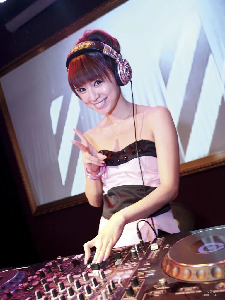 長谷川潤+鈴木亜美《IN HOUSE NATION》寫真集 [Sabra.net] 25