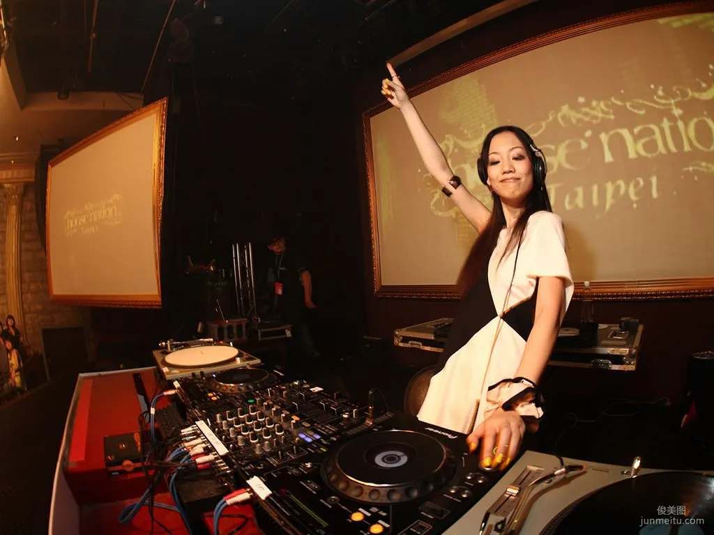 長谷川潤+鈴木亜美《IN HOUSE NATION》寫真集 [Sabra.net] 79
