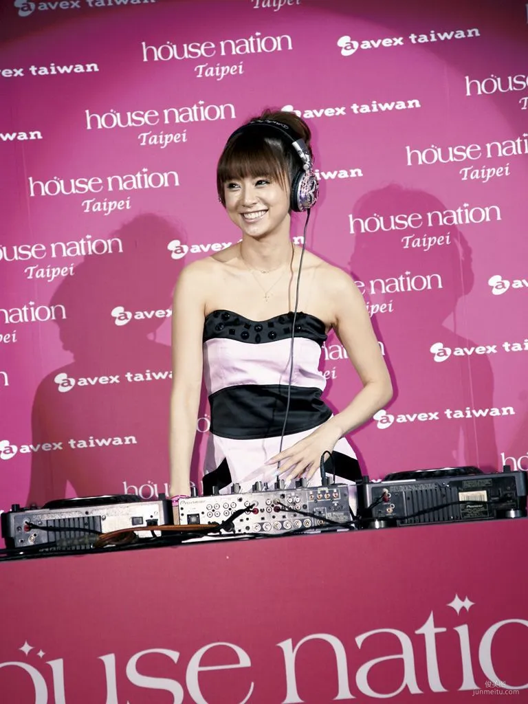長谷川潤+鈴木亜美《IN HOUSE NATION》寫真集 [Sabra.net] 75