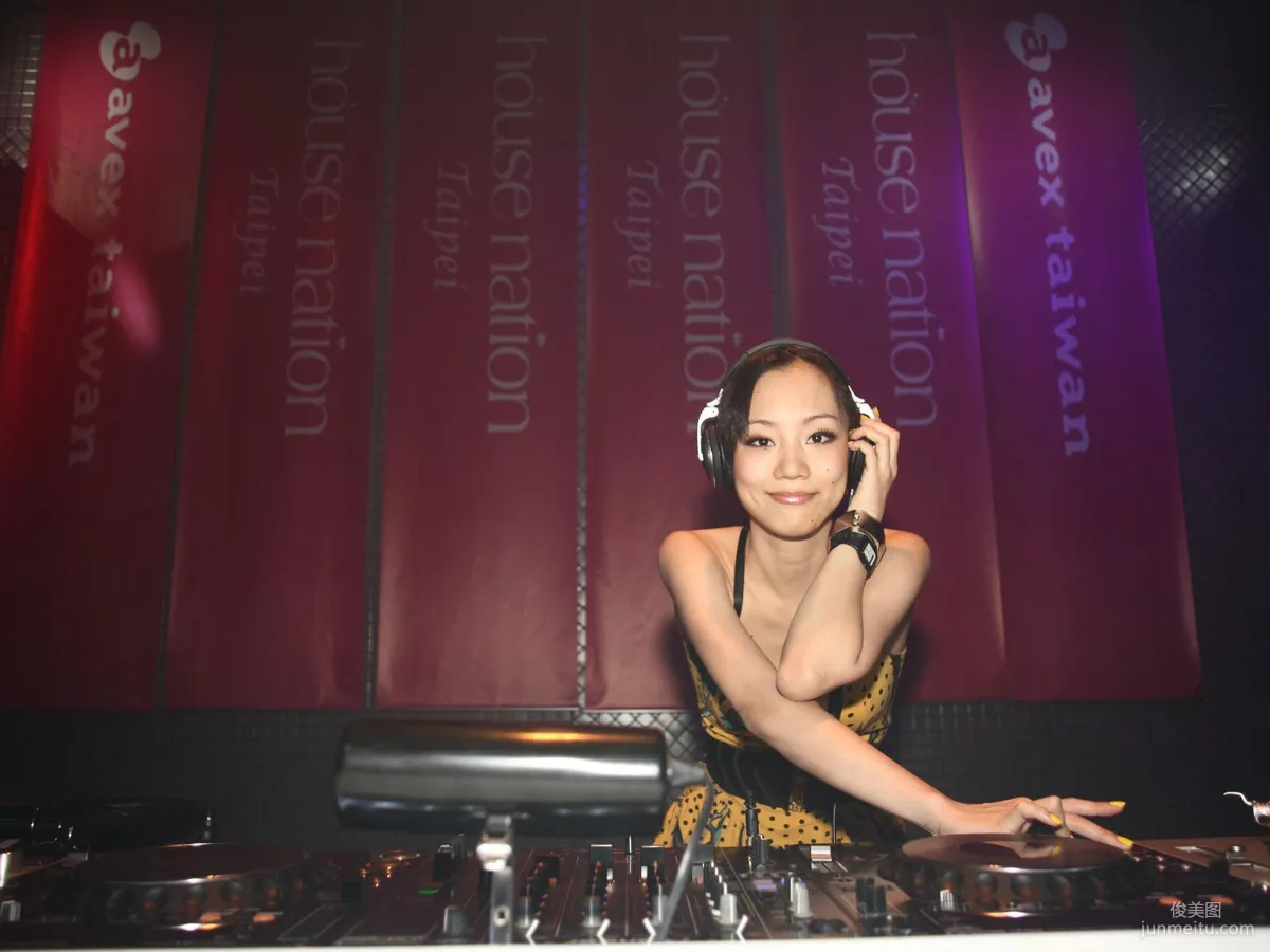 長谷川潤+鈴木亜美《IN HOUSE NATION》寫真集 [Sabra.net] 58