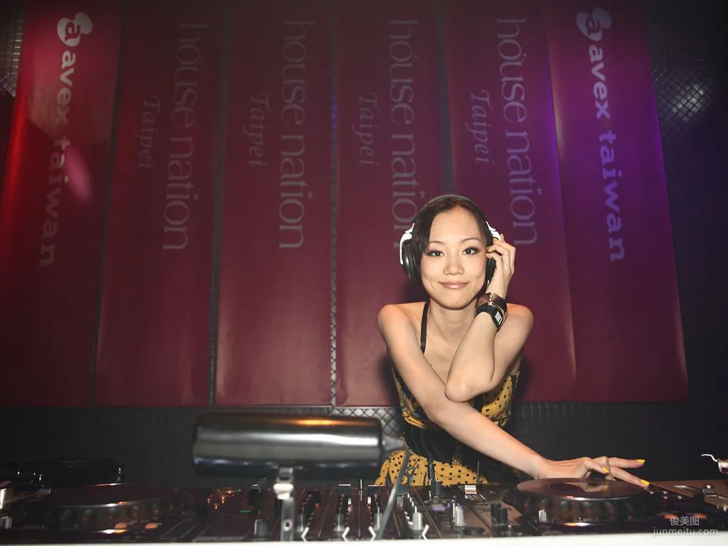 長谷川潤+鈴木亜美《IN HOUSE NATION》寫真集 [Sabra.net] 78