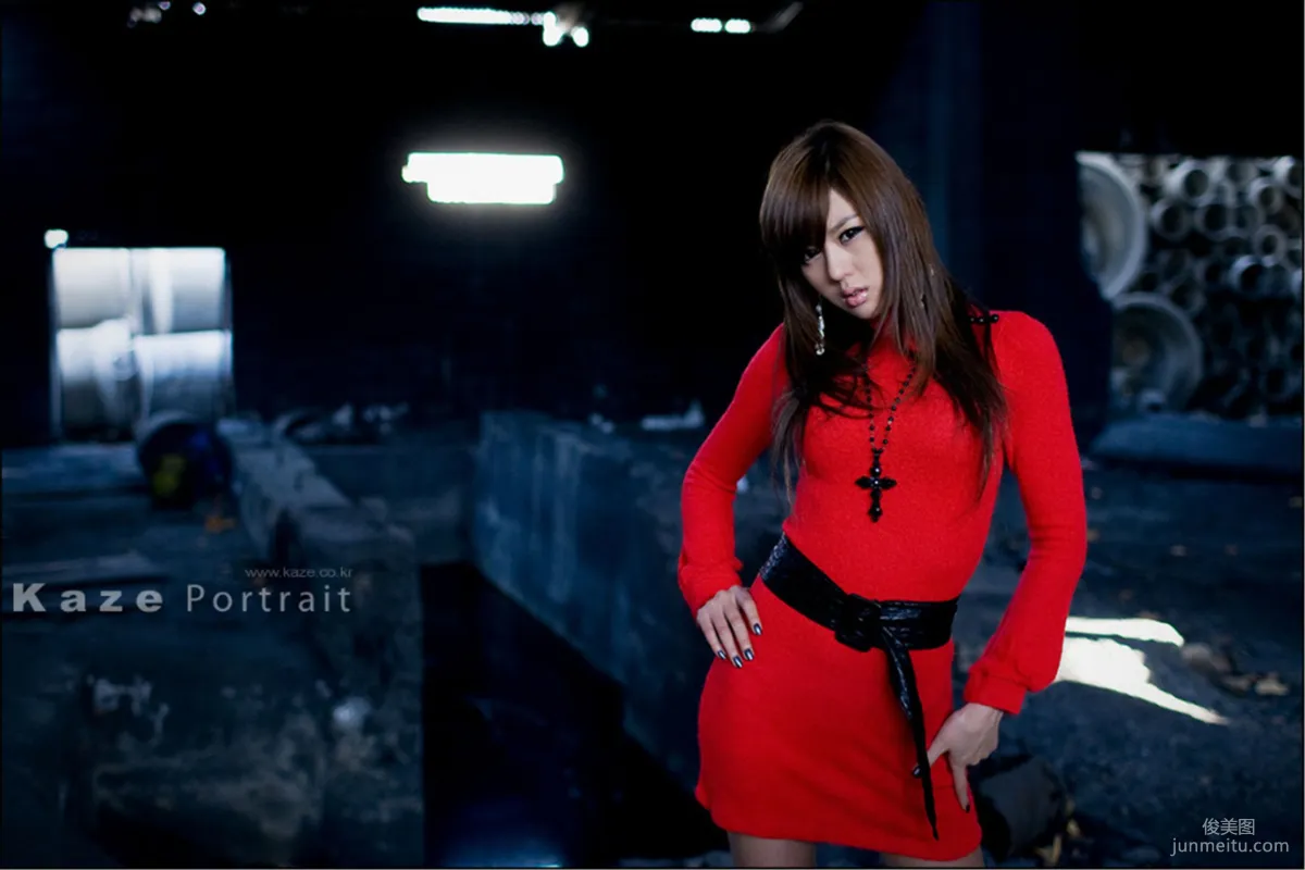 韓國模特黃美姬《廢墟裡的紅衣美女》寫真集 7
