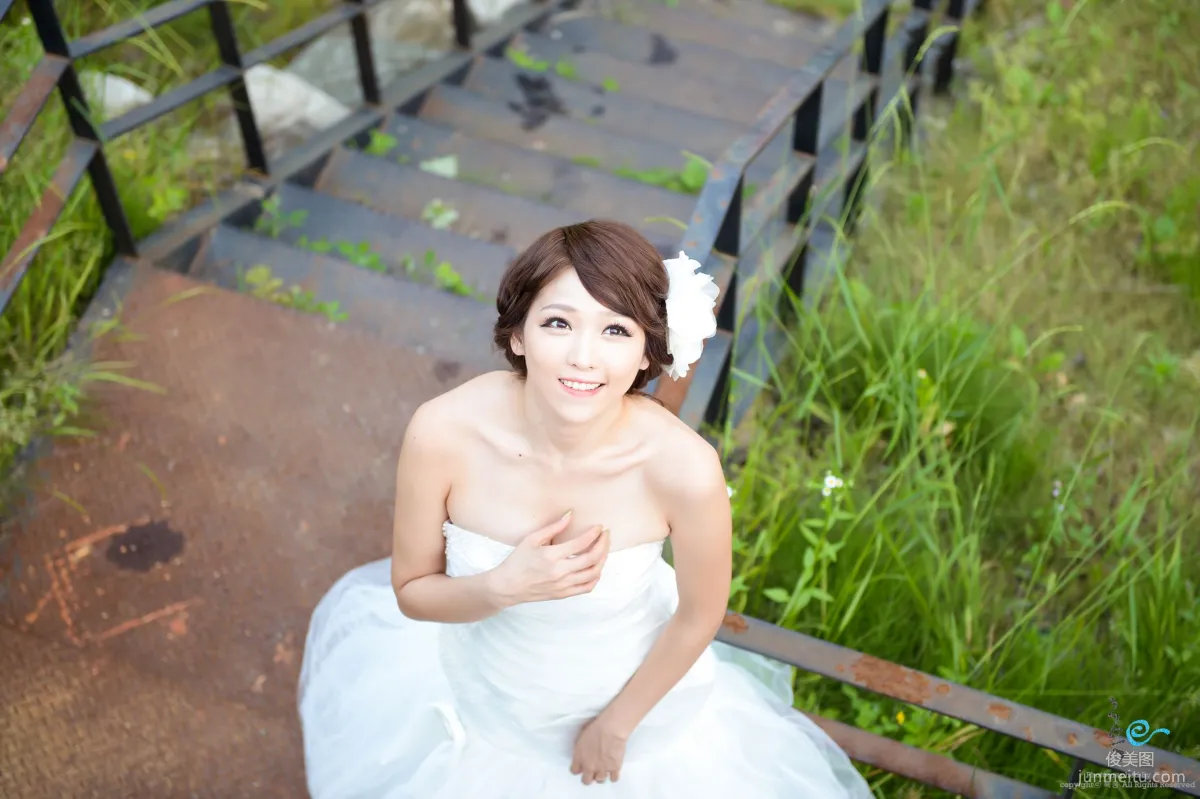 李恩慧《外拍唯美婚紗系列》寫真集套圖 15