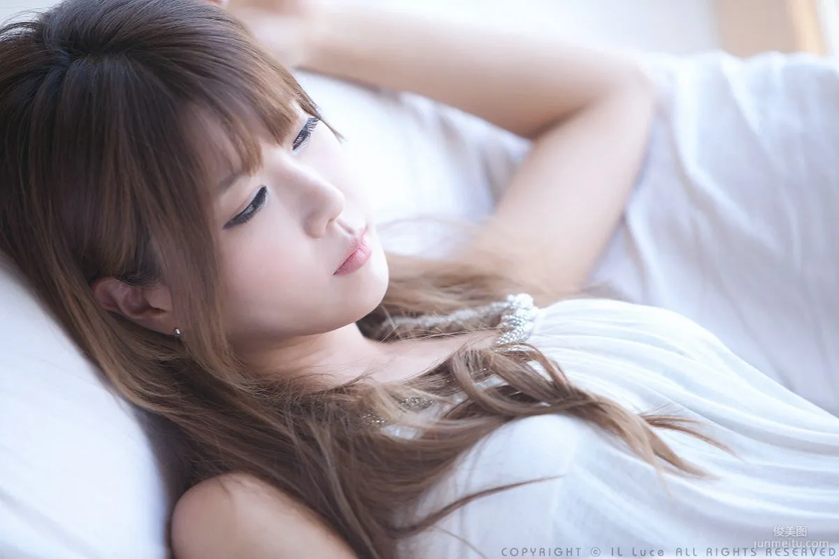韓國妹子許允美《極品白絲天使》寫真集 29