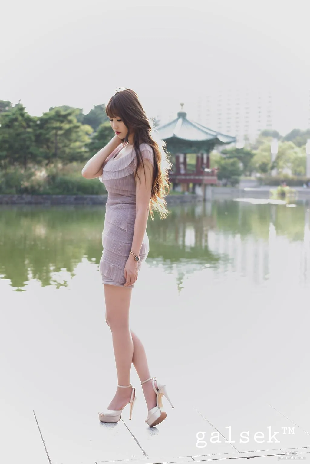李仁慧《極品公園超短裙氣質女神》寫真集 1