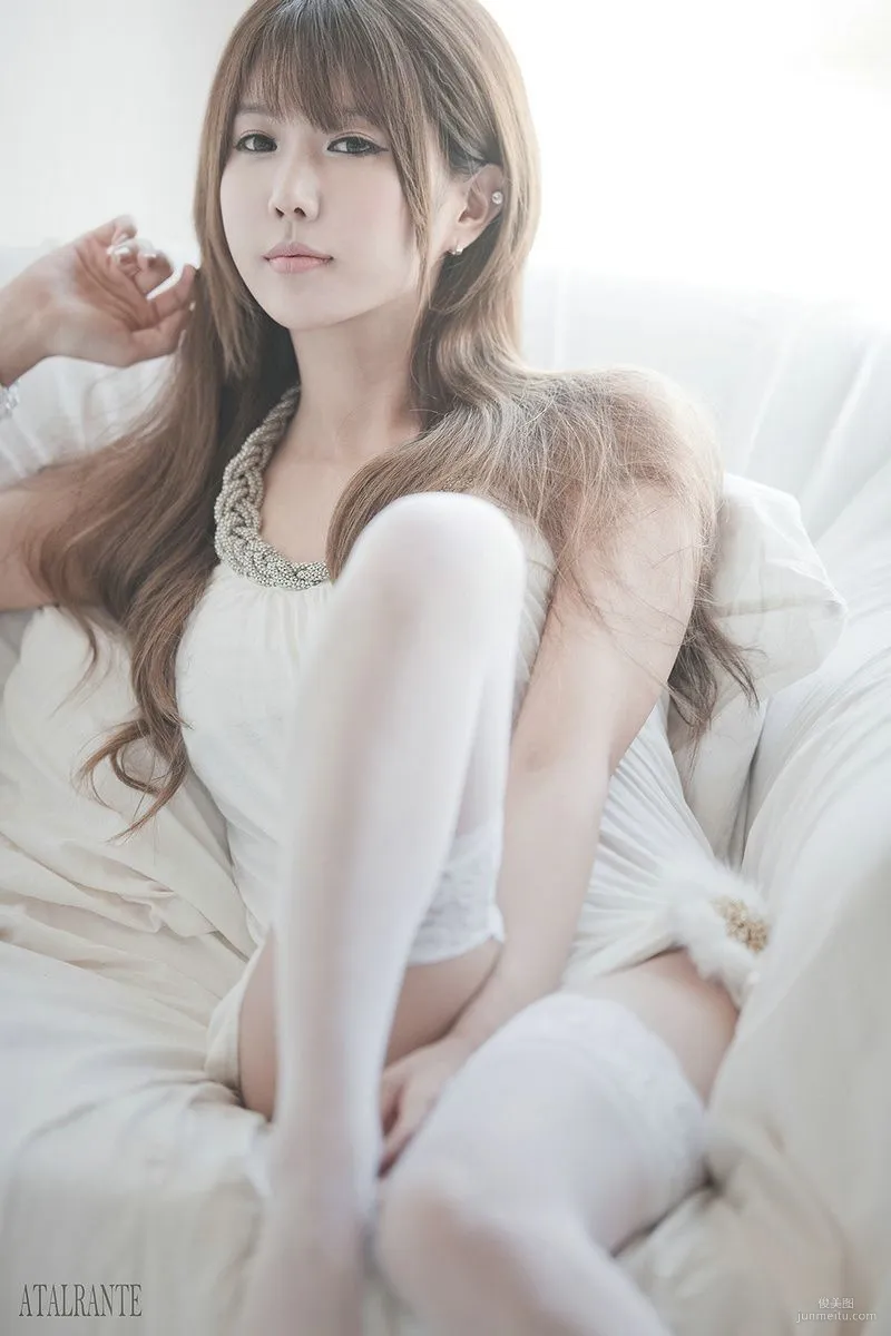 韓國妹子許允美《極品白絲天使》寫真集 3