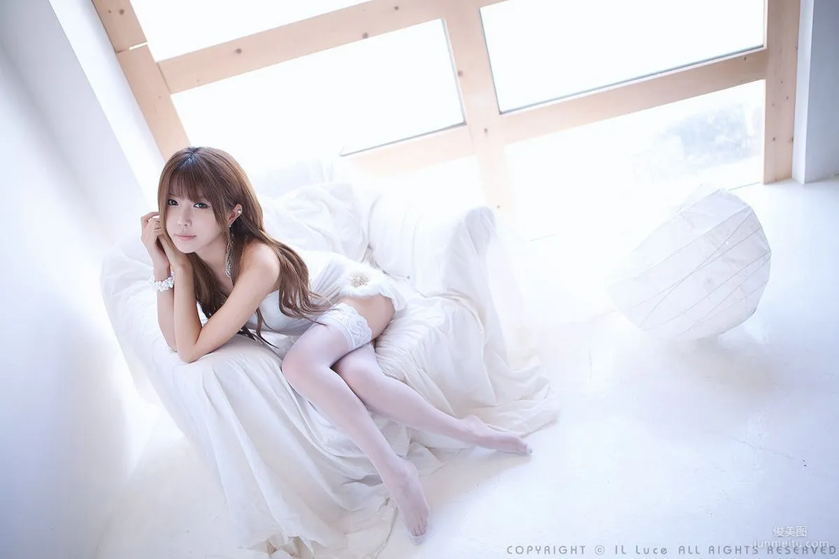 韓國妹子許允美《極品白絲天使》寫真集 17