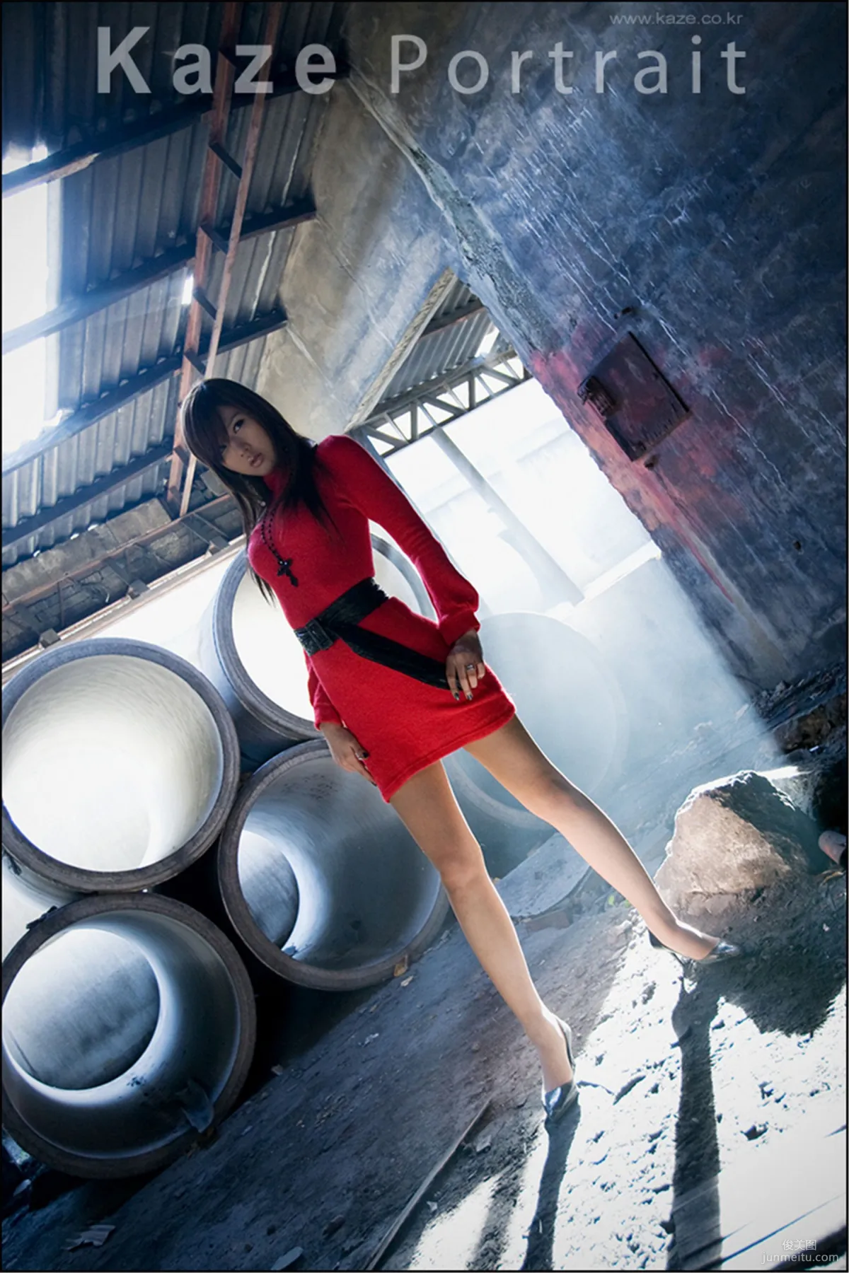 韓國模特黃美姬《廢墟裡的紅衣美女》寫真集 1