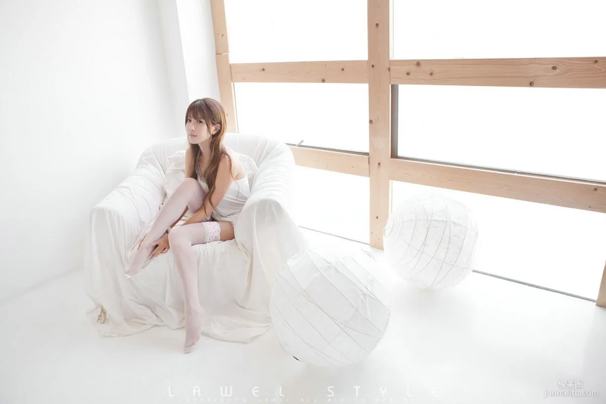 韓國妹子許允美《極品白絲天使》寫真集 19