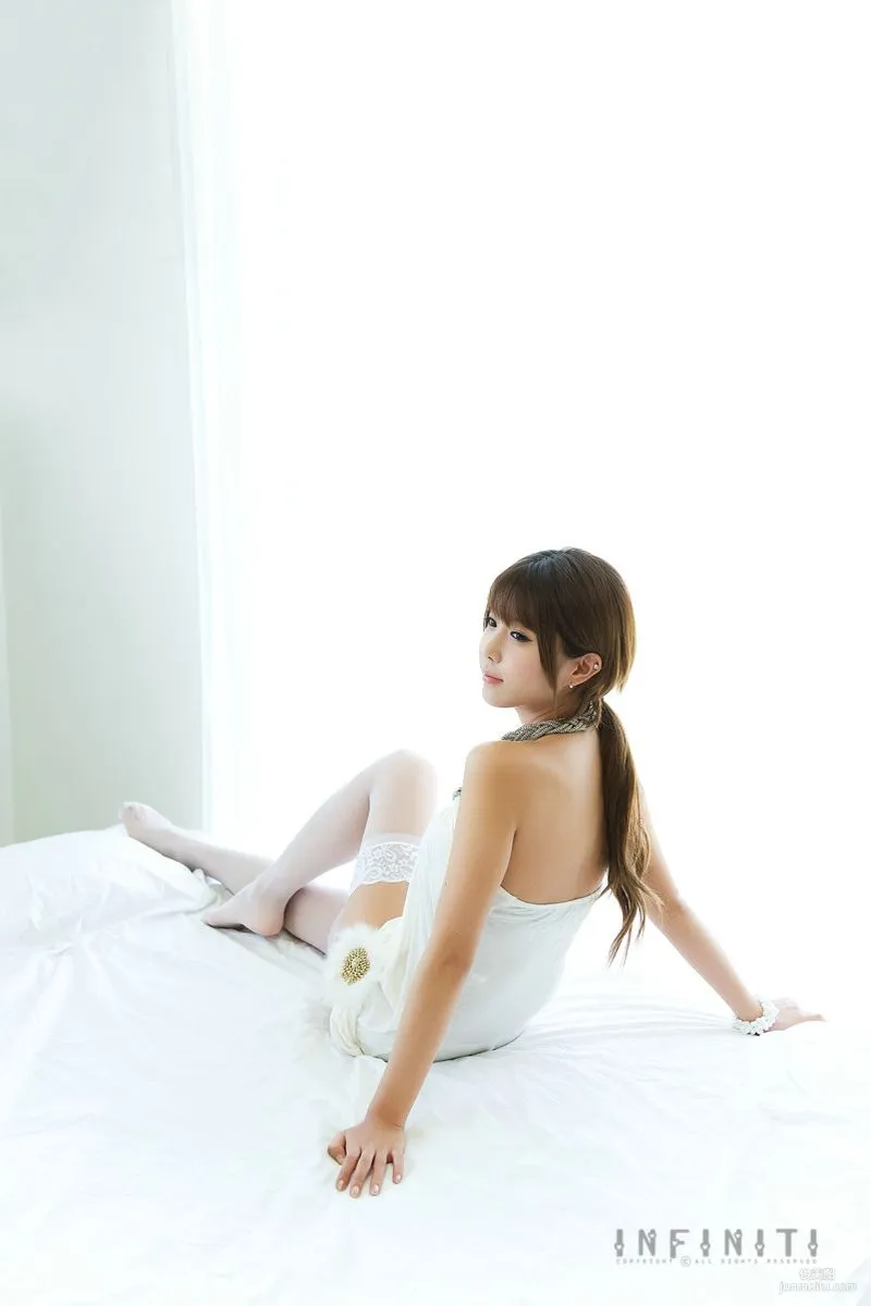 韓國妹子許允美《極品白絲天使》寫真集 5