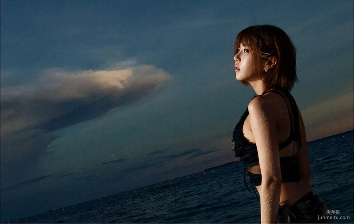 许允美《沙滩唯美蕾丝》写真集16