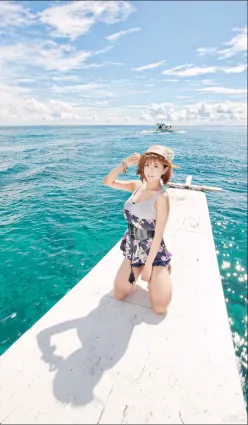 許允美《海上遊艇女神》寫真集