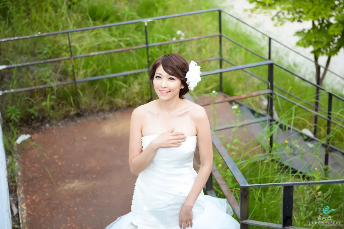 李恩慧《外拍唯美婚紗系列》寫真集套圖 19