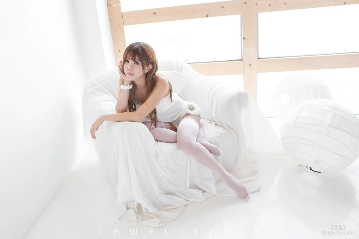 韓國妹子許允美《極品白絲天使》寫真集 21