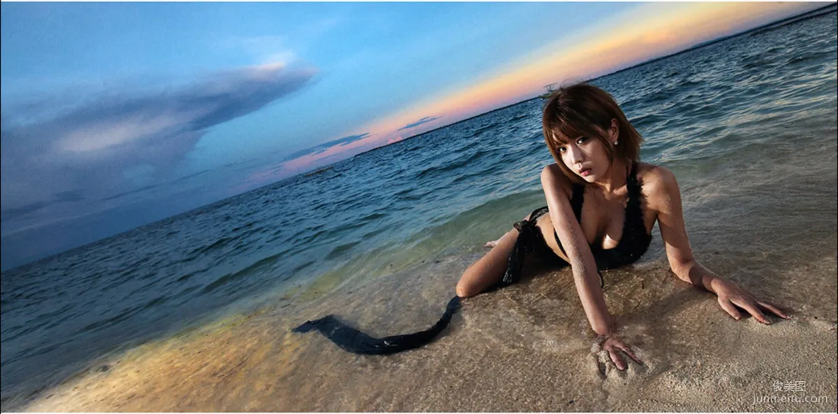许允美《沙滩唯美蕾丝》写真集17