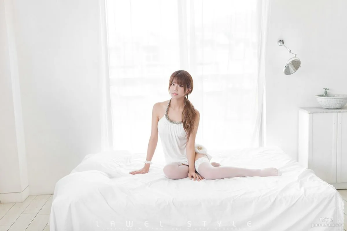 韓國妹子許允美《極品白絲天使》寫真集 11