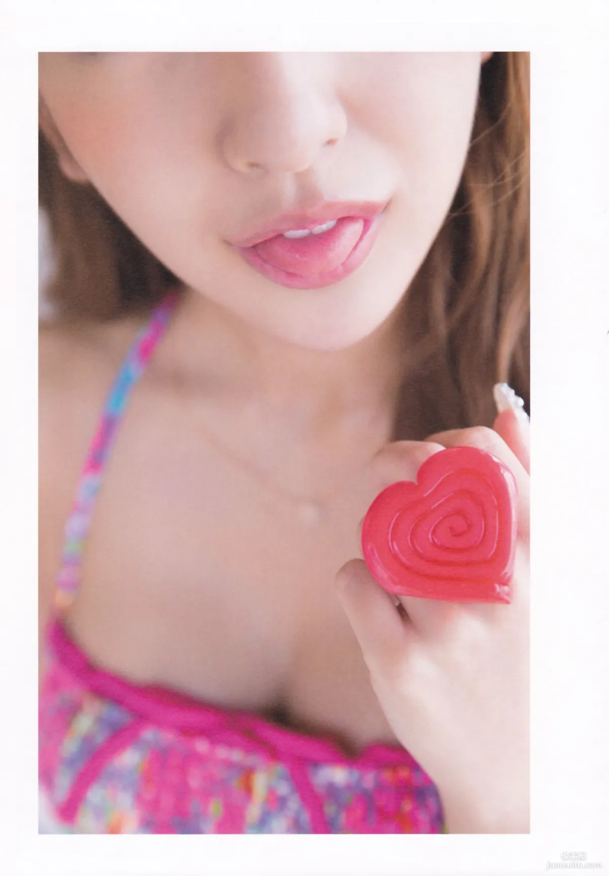 闆野友美 AKB48卒業記念《Tomochin ともちん》寫真集 41