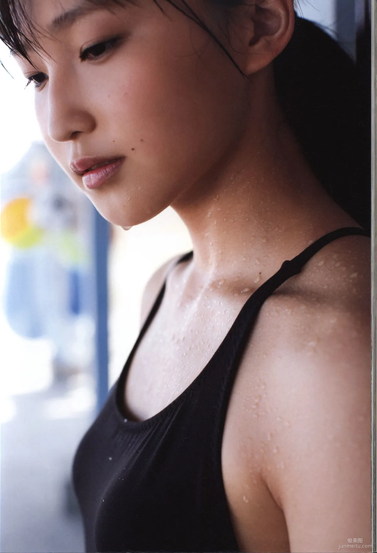 Riho Sayashi 鞘師裡保《太陽》寫真集 74