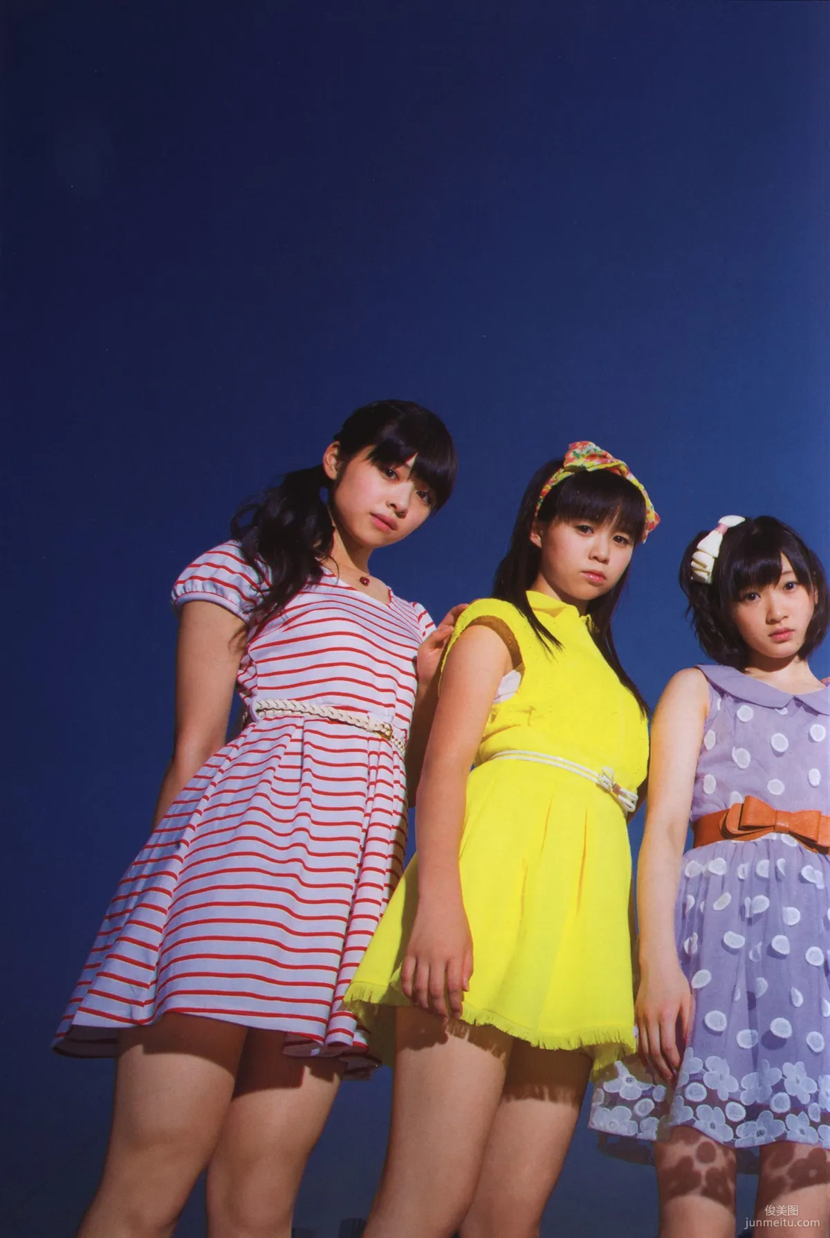 日本美少女組合Juice=Juice《OFFICIAL PHOTO BOOK》寫真集 30