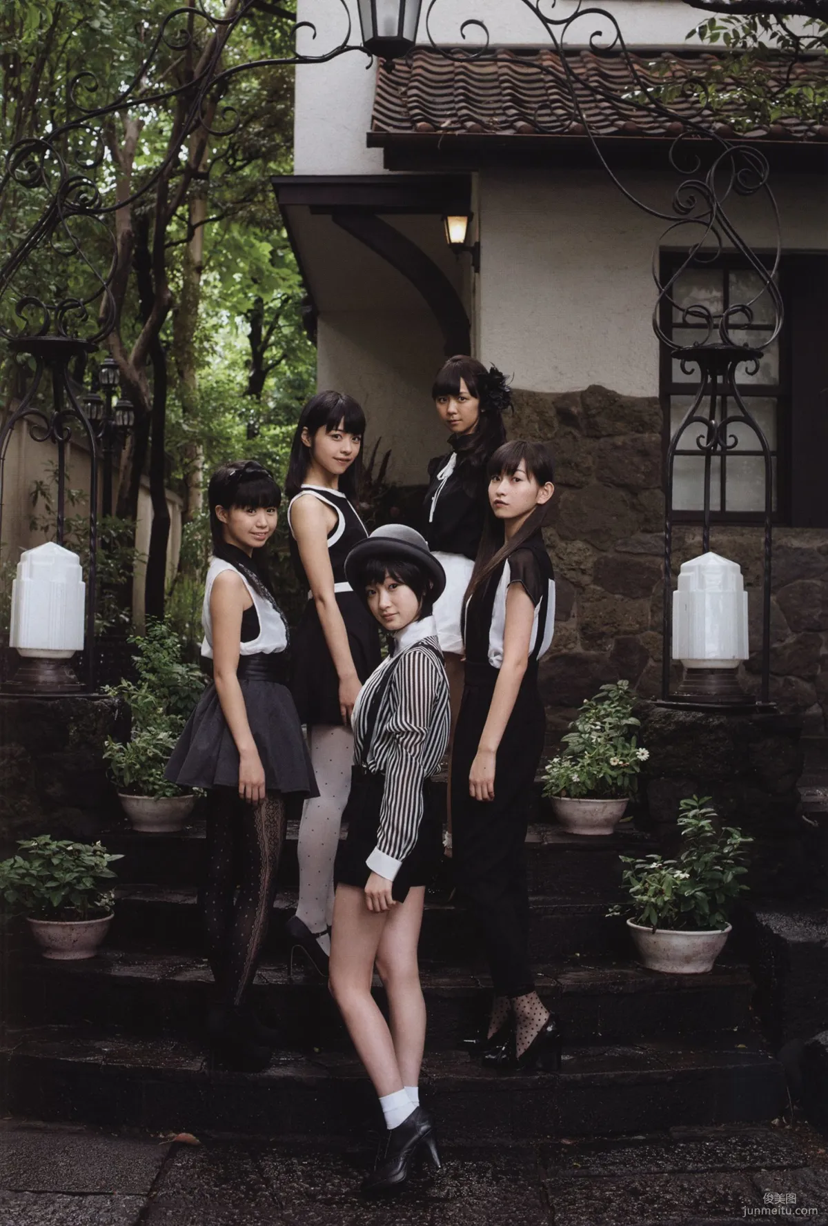 日本美少女組合Juice=Juice《OFFICIAL PHOTO BOOK》寫真集 49