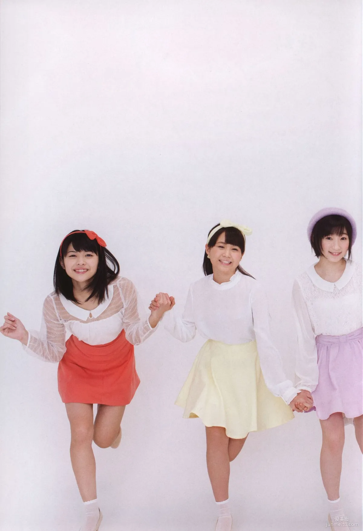 日本美少女組合Juice=Juice《OFFICIAL PHOTO BOOK》寫真集 75
