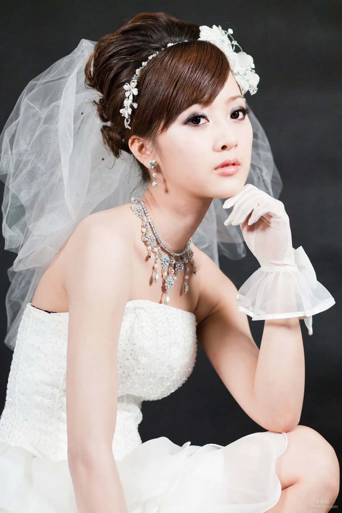 張允霏/果子MM《創意婚紗潮流風》寫真集 17