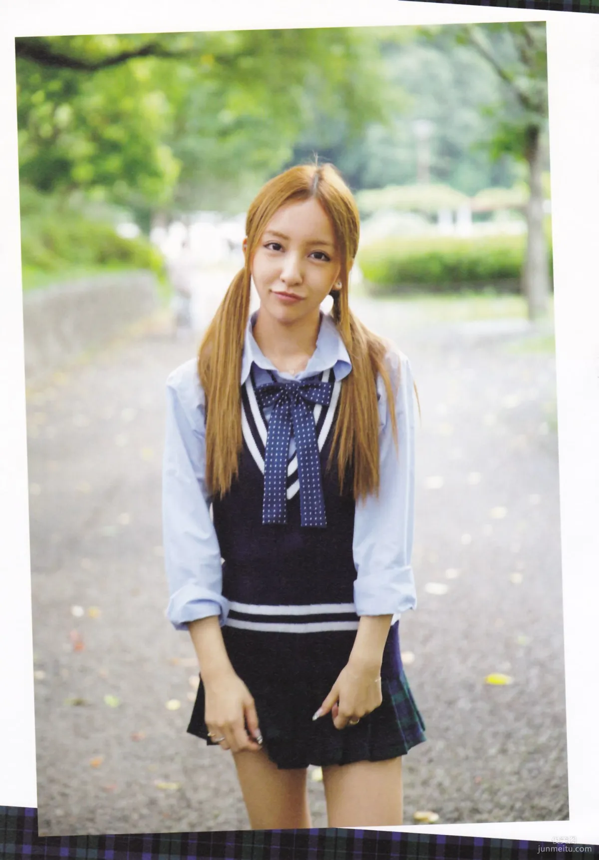 闆野友美 AKB48卒業記念《Tomochin ともちん》寫真集 72