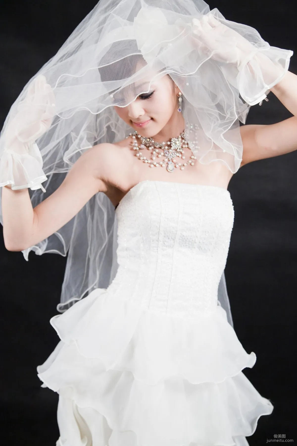 張允霏/果子MM《創意婚紗潮流風》寫真集 8